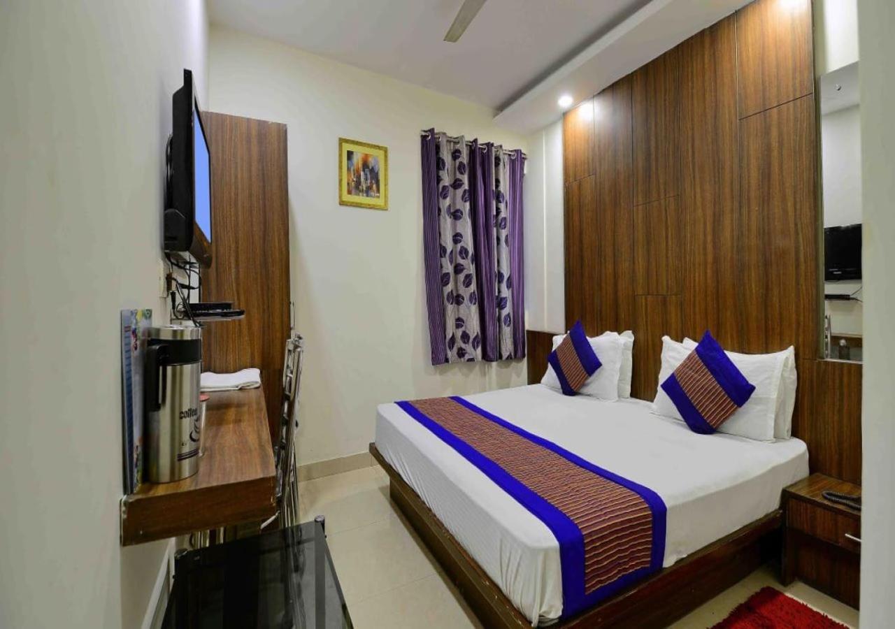 Hotel International Neelam Near New Delhi Railway Station Нью-Дели Экстерьер фото